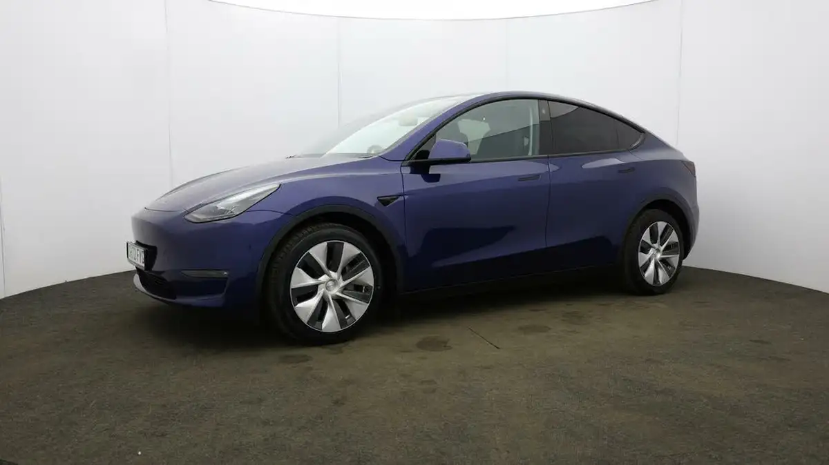 2022-tesla-model-y-e-long-range-big-28