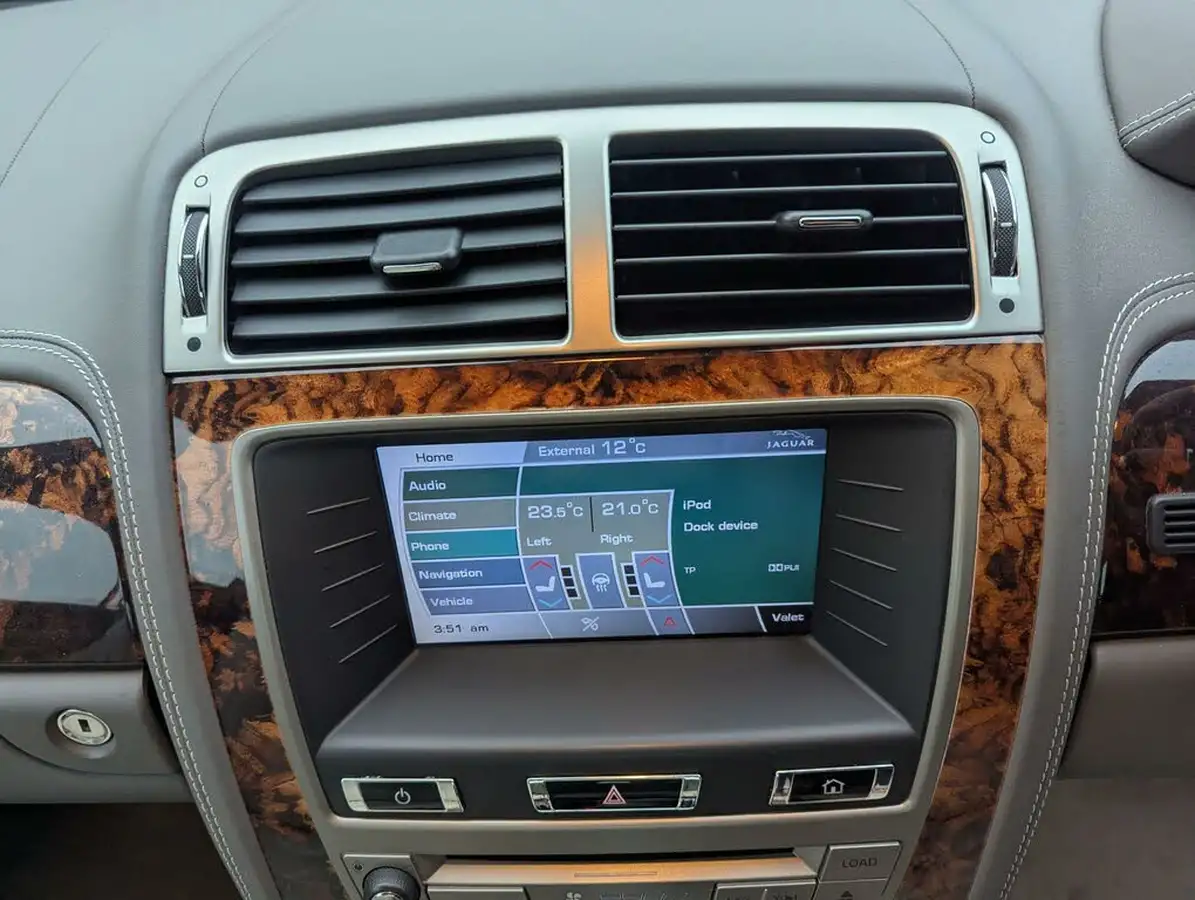 2010-jaguar-xk-50-portfolio-coupe-big-28