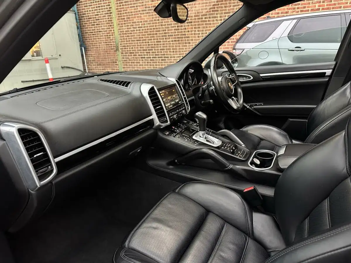 2016-porsche-cayenne-42td-s-big-48