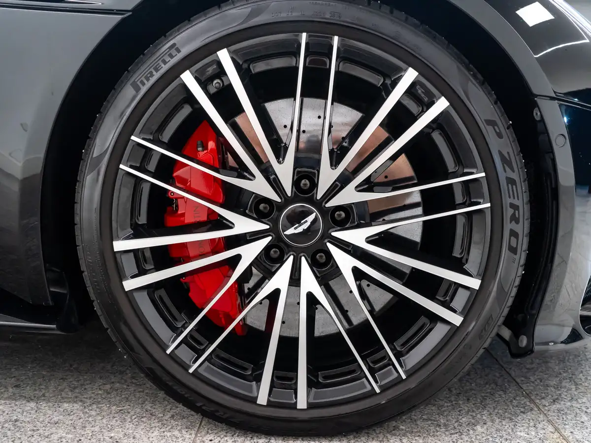 2019-aston-martin-dbs-52-v12-superleggera-volante-big-22