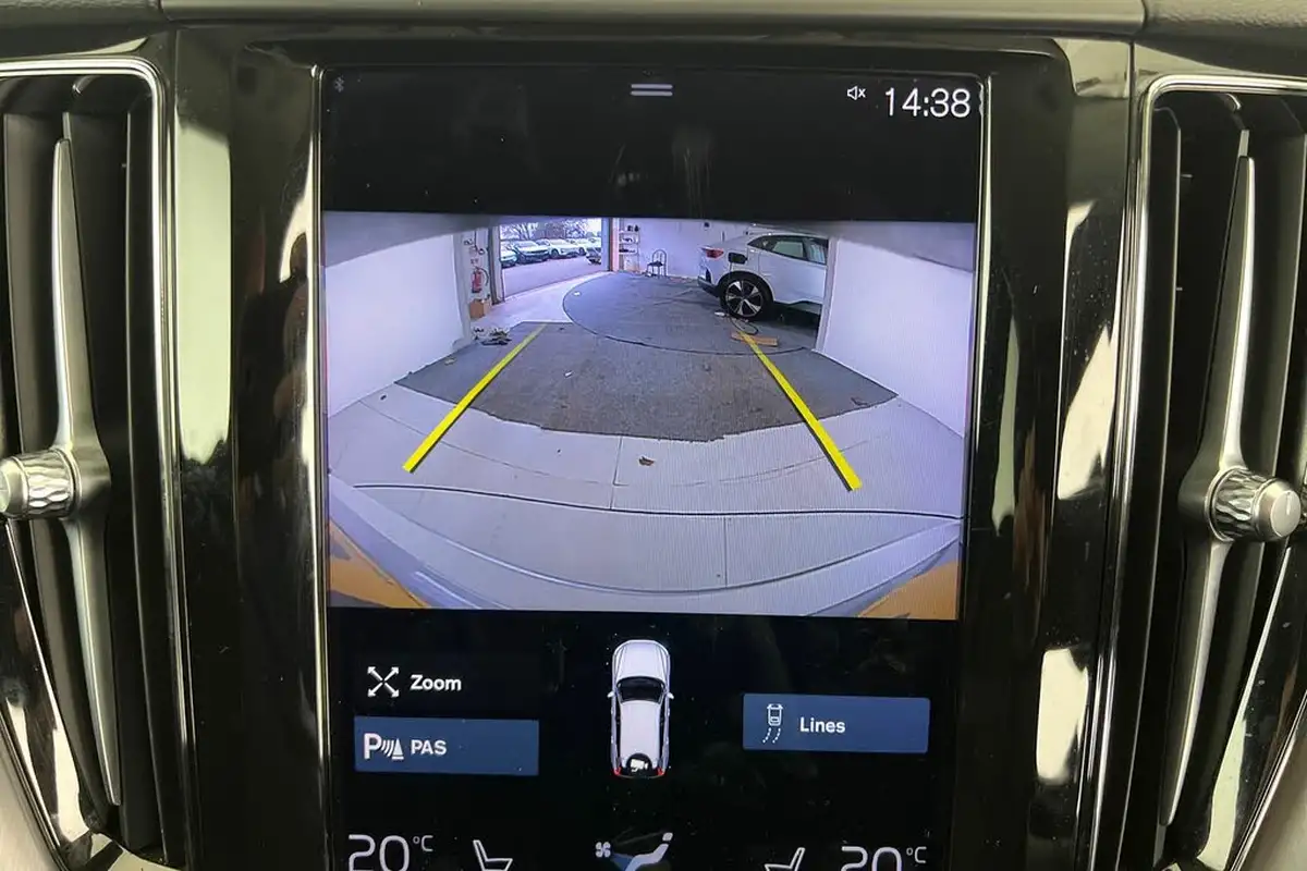 2021-volvo-xc60-20td-b4-momentum-awd-big-15