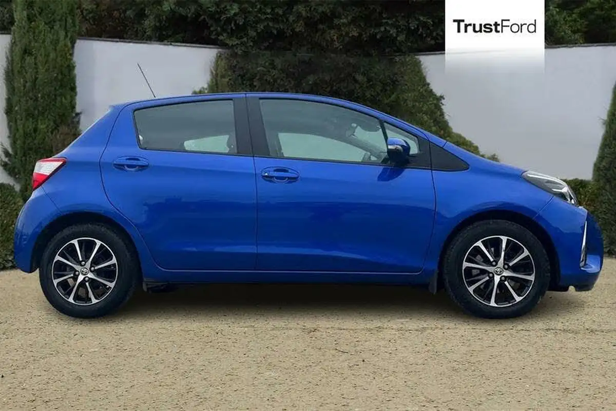 2019-toyota-yaris-15-vvt-i-icon-tech-111bhp-1496cc-big-2