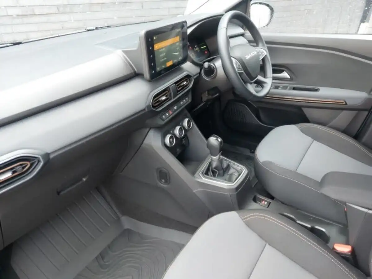 2024-dacia-jogger-16-tce-extreme-big-4