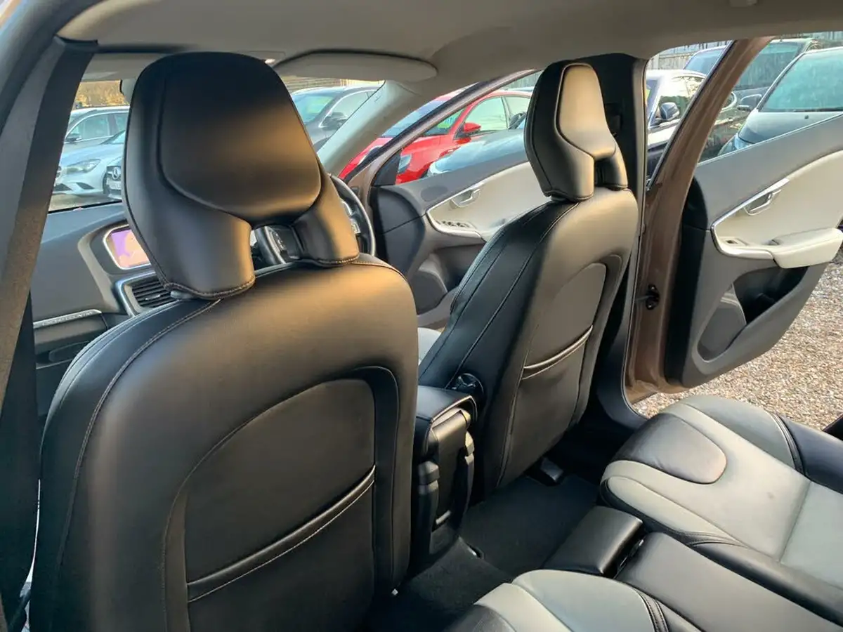 2017-volvo-v40-20-t3-cross-country-pro-big-34