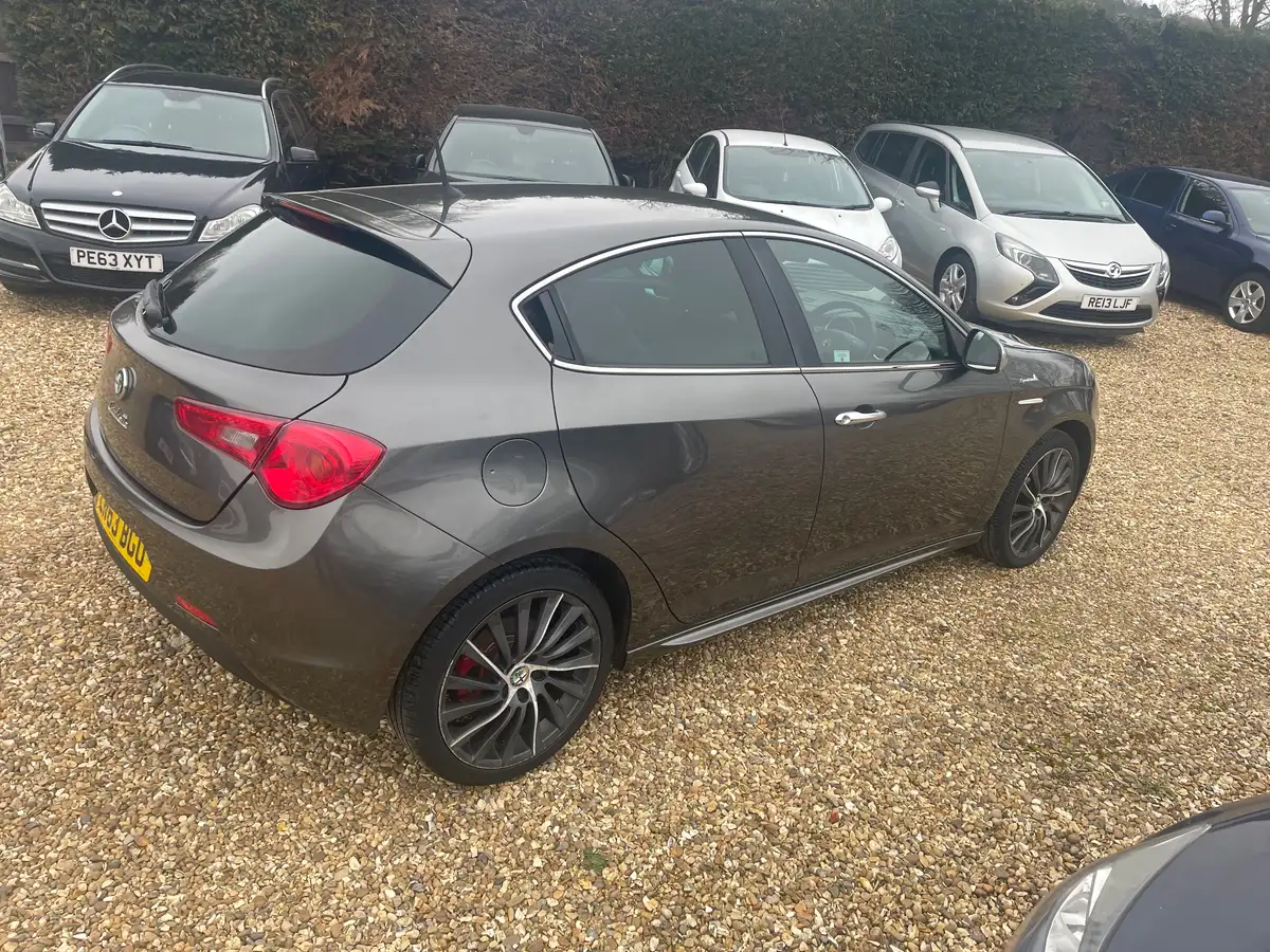 2013-alfa-romeo-giulietta-14-sportiva-big-43