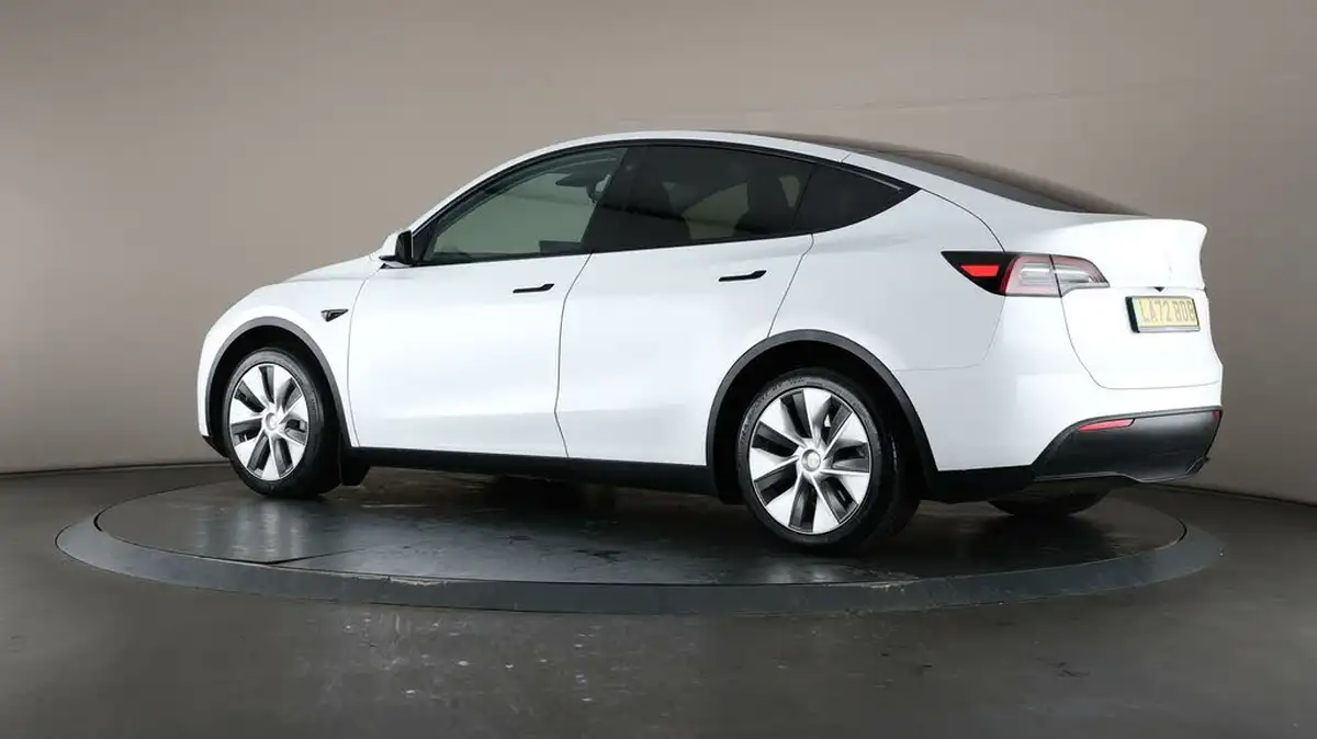 2022-tesla-model-y-e-rwd-big-72