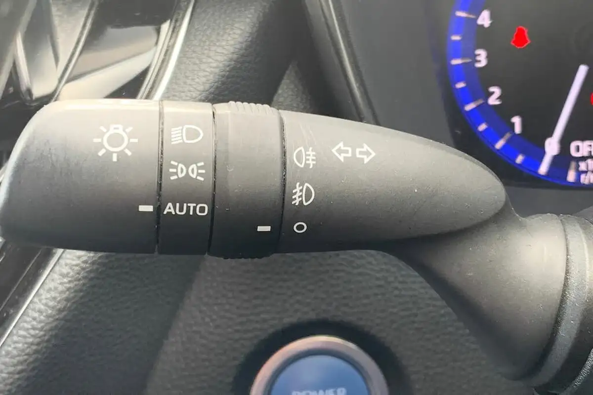 2022-toyota-corolla-18-vvt-i-icon-tech-spare-wheel-touring-sports-5d-big-33