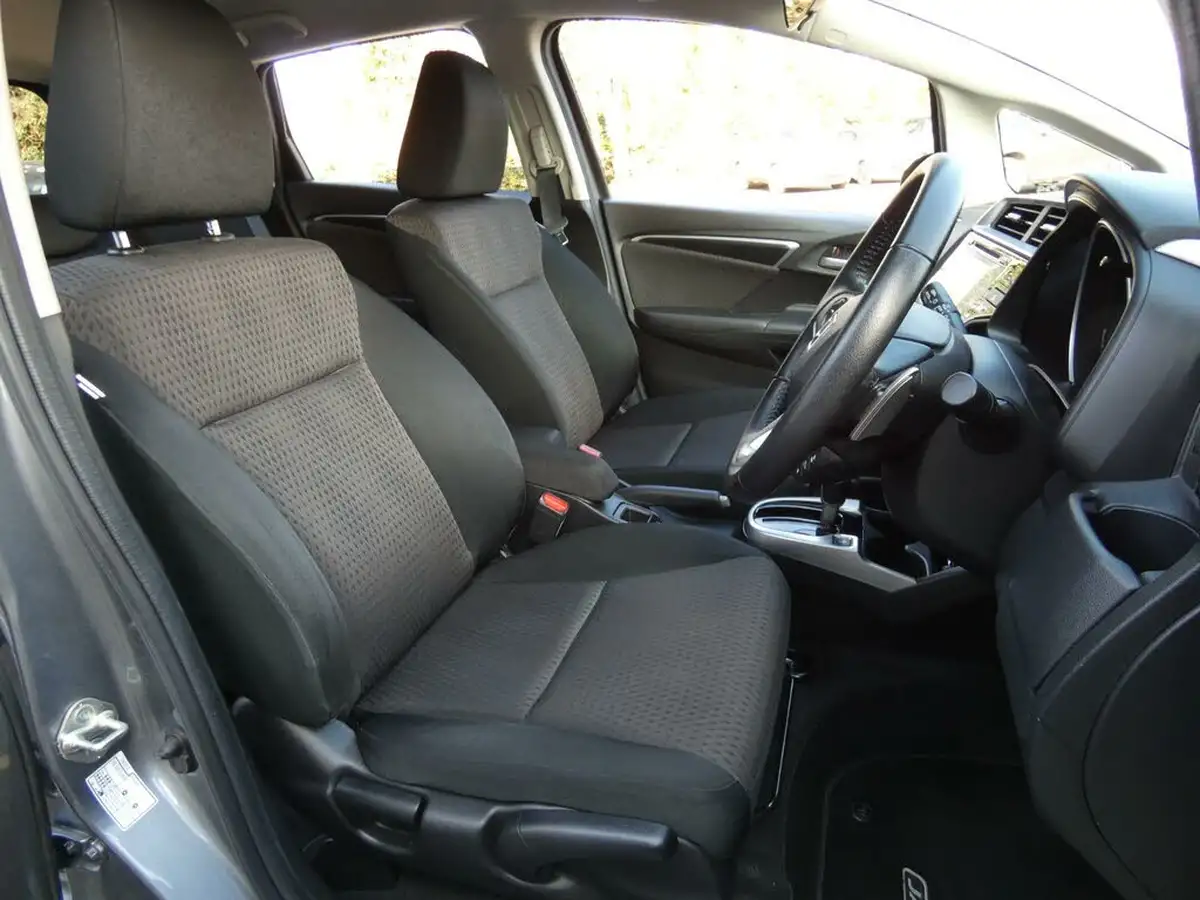 2019-honda-jazz-13-i-vtec-ex-navi-cvt-big-13