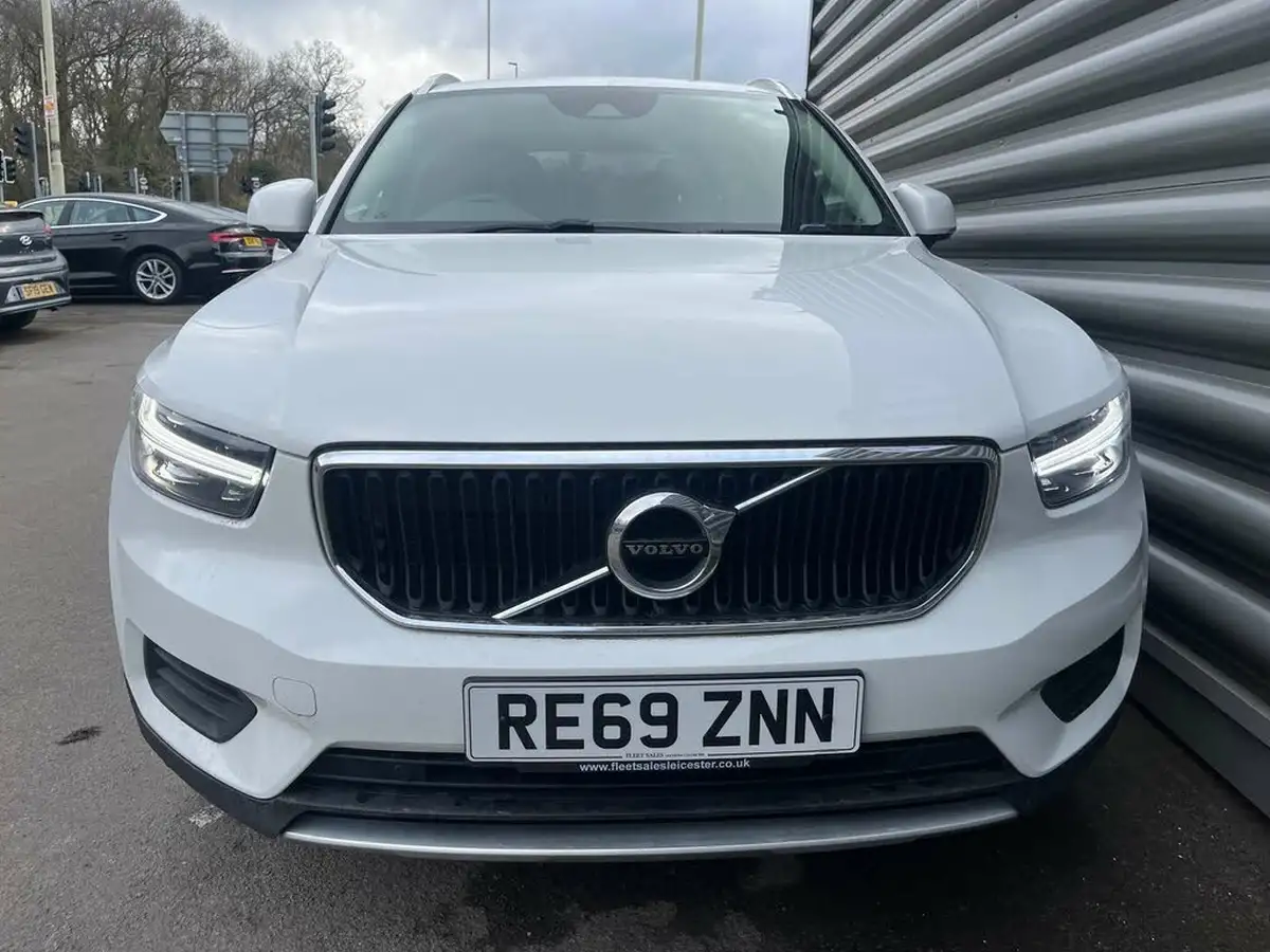 2019-volvo-xc40-20td-d3-momentum-big-7