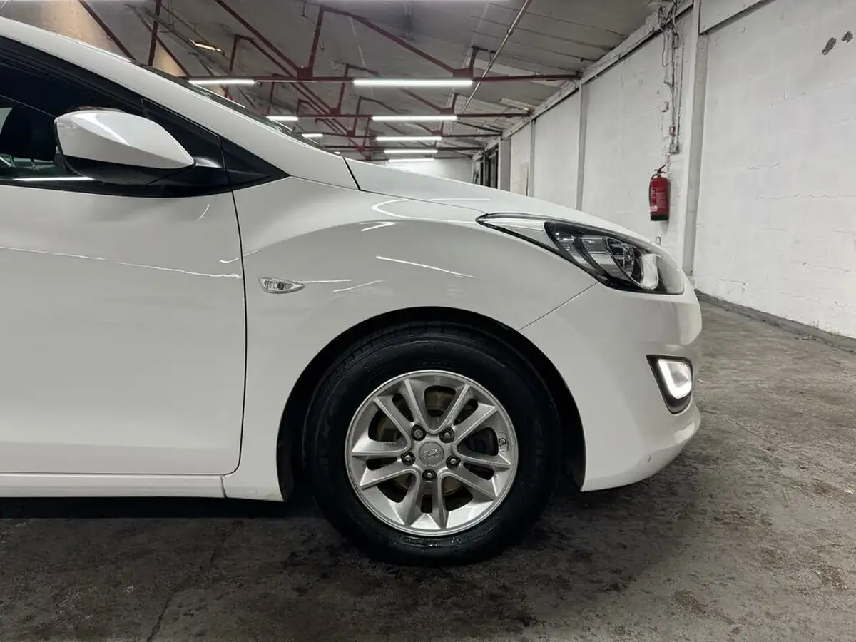 2015-hyundai-i30-14-active-5d-big-49
