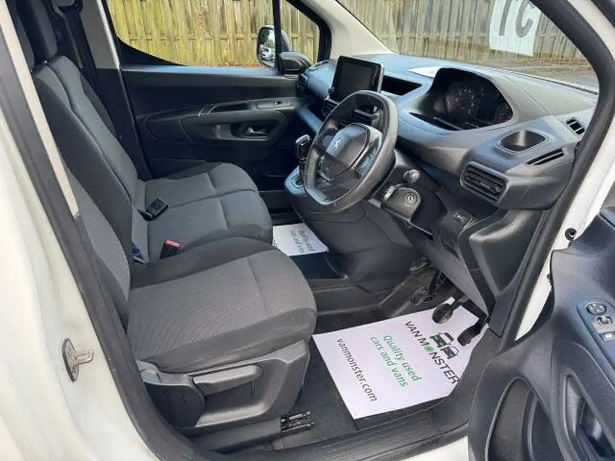 2019-peugeot-partner-15-bluehdi-1000-professional-100ps-eu6dt-panel-big-12