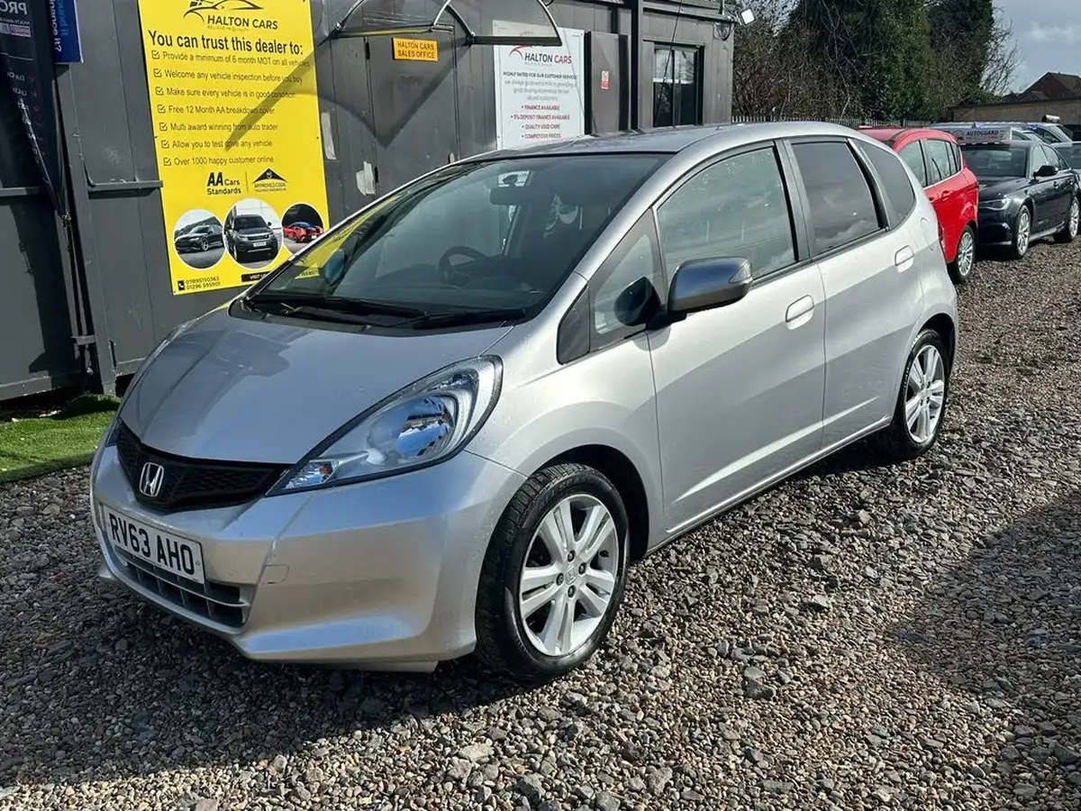 2013-honda-jazz-14-es-plus-big-4