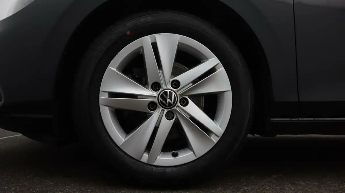 2022-volkswagen-golf-15-tsi-life-150ps-hatchback-big-18