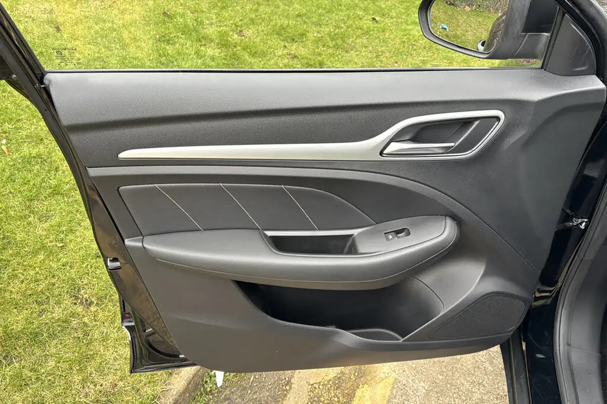 2020-mg-zs-suv-10t-gdi-exclusive-111ps-big-36