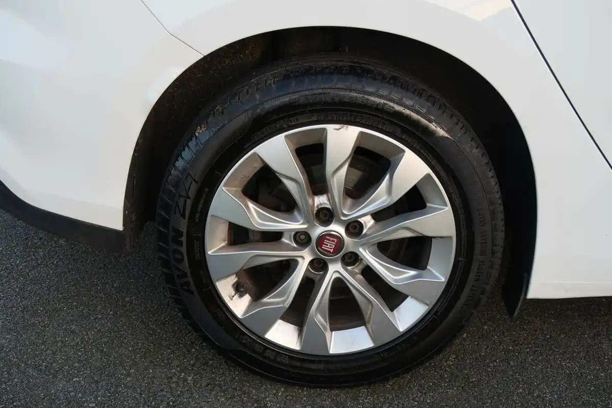2017-fiat-tipo-14-easy-plus-hatchback-big-19