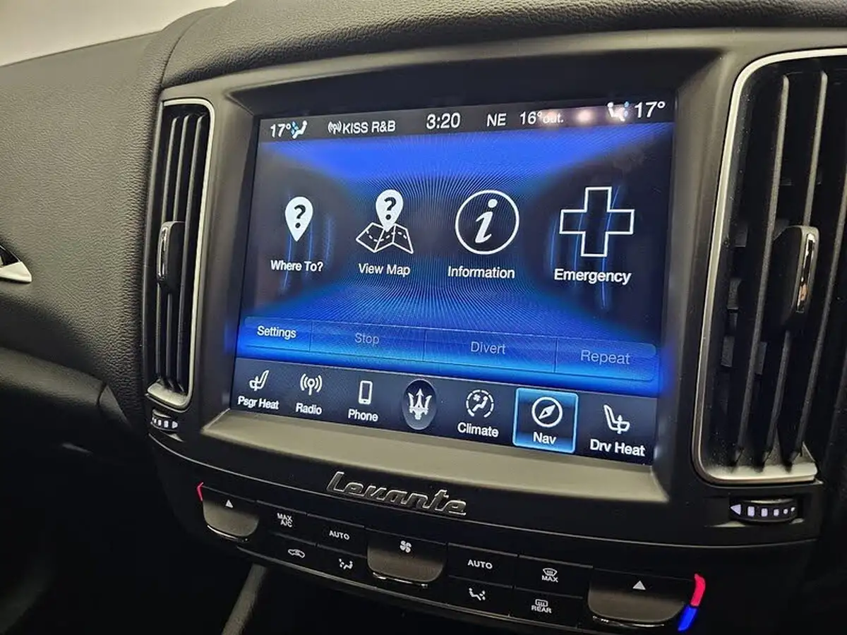 2021-maserati-levante-30-gransport-big-37