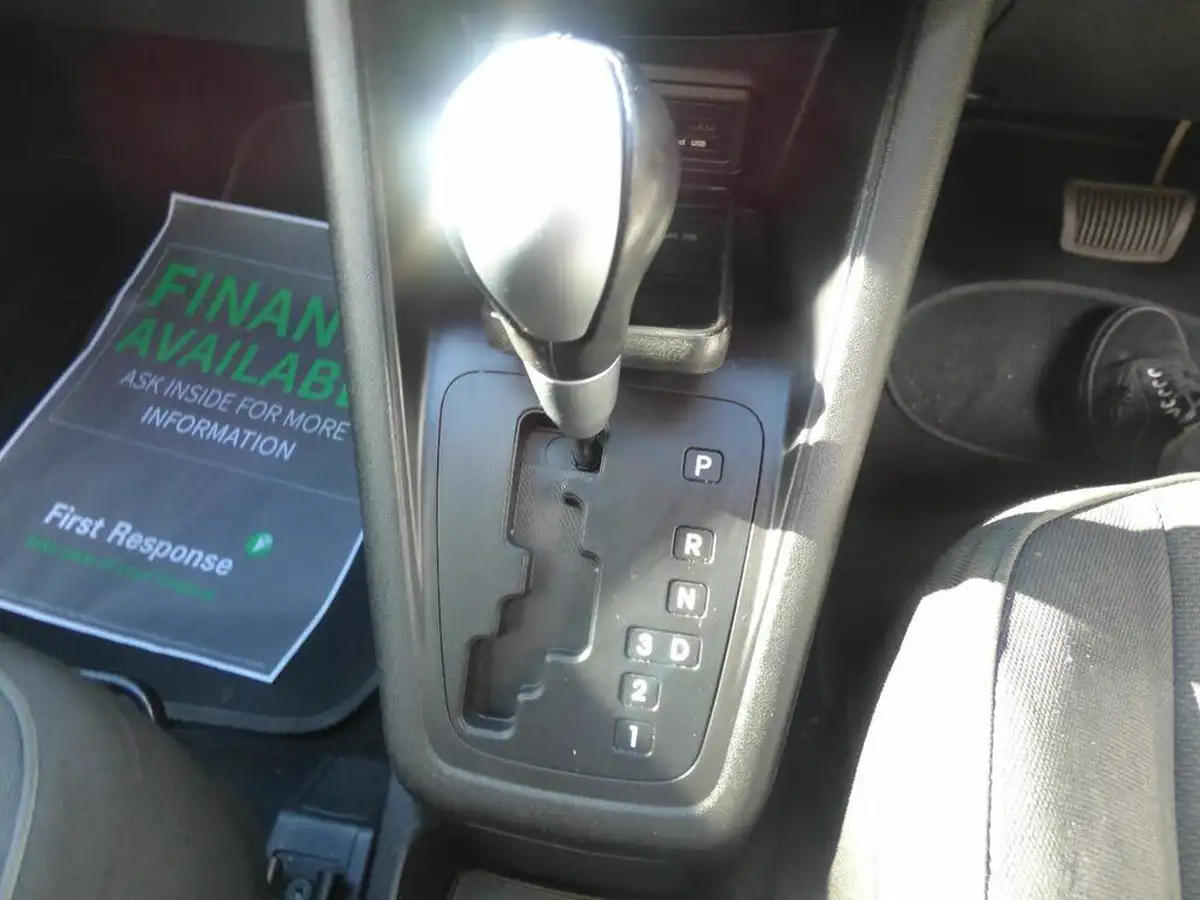 2012-kia-venga-16-2-big-22
