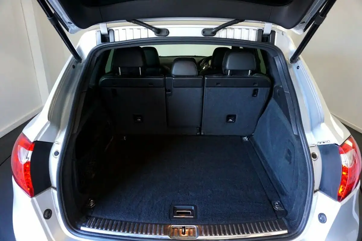 2013-porsche-cayenne-big-7