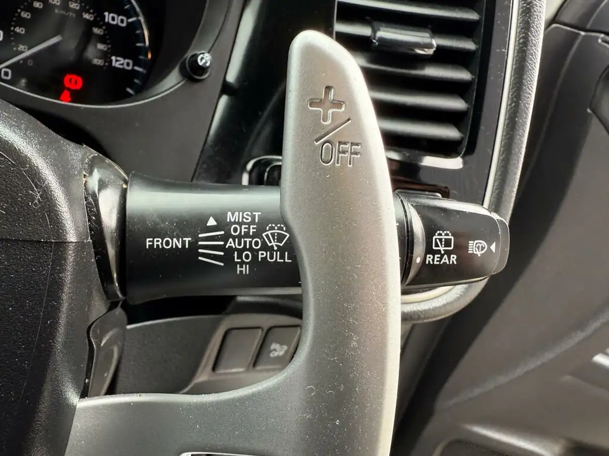 2020-mitsubishi-outlander-24-dynamic-phev-big-25
