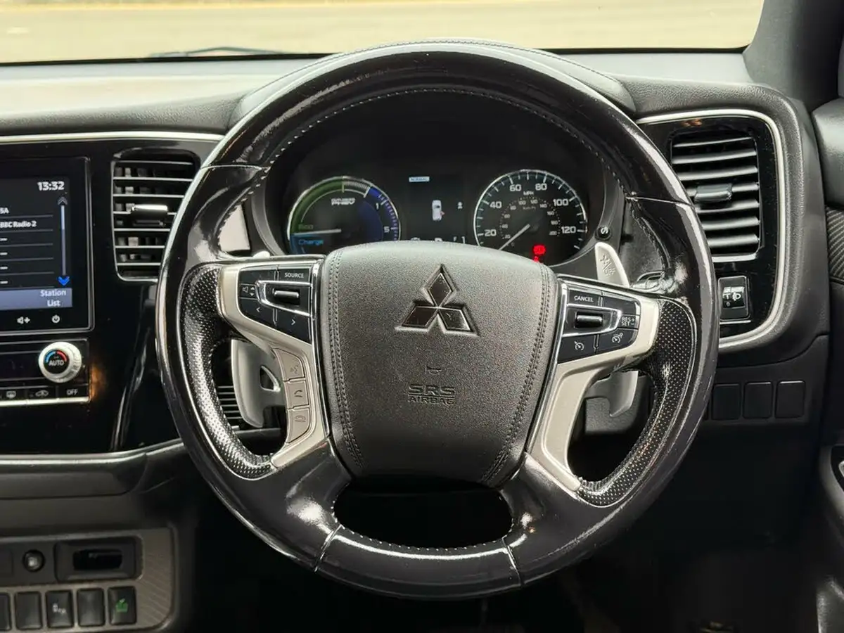 2020-mitsubishi-outlander-24-dynamic-phev-big-21
