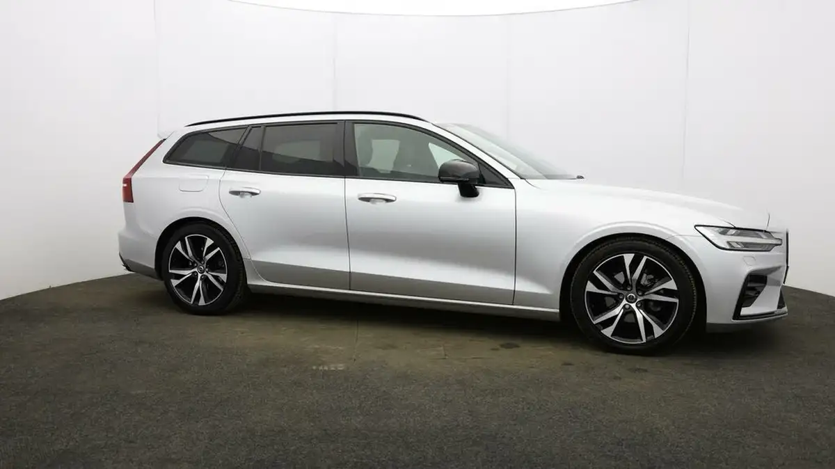 2020-volvo-v60-20-b4-r-design-big-49