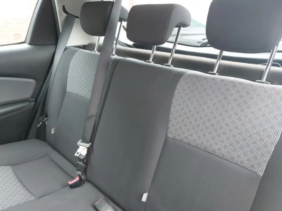 2015-toyota-yaris-133-icon-vvt-i-5d-big-5