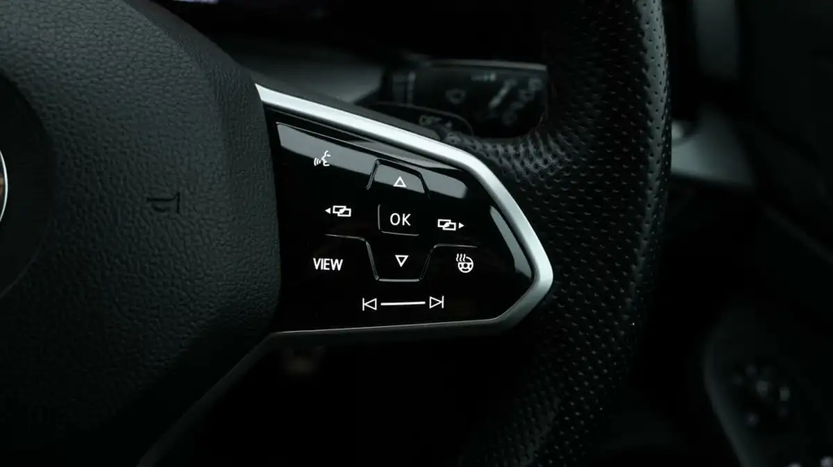 2021-volkswagen-golf-20tdi-gtd-big-25