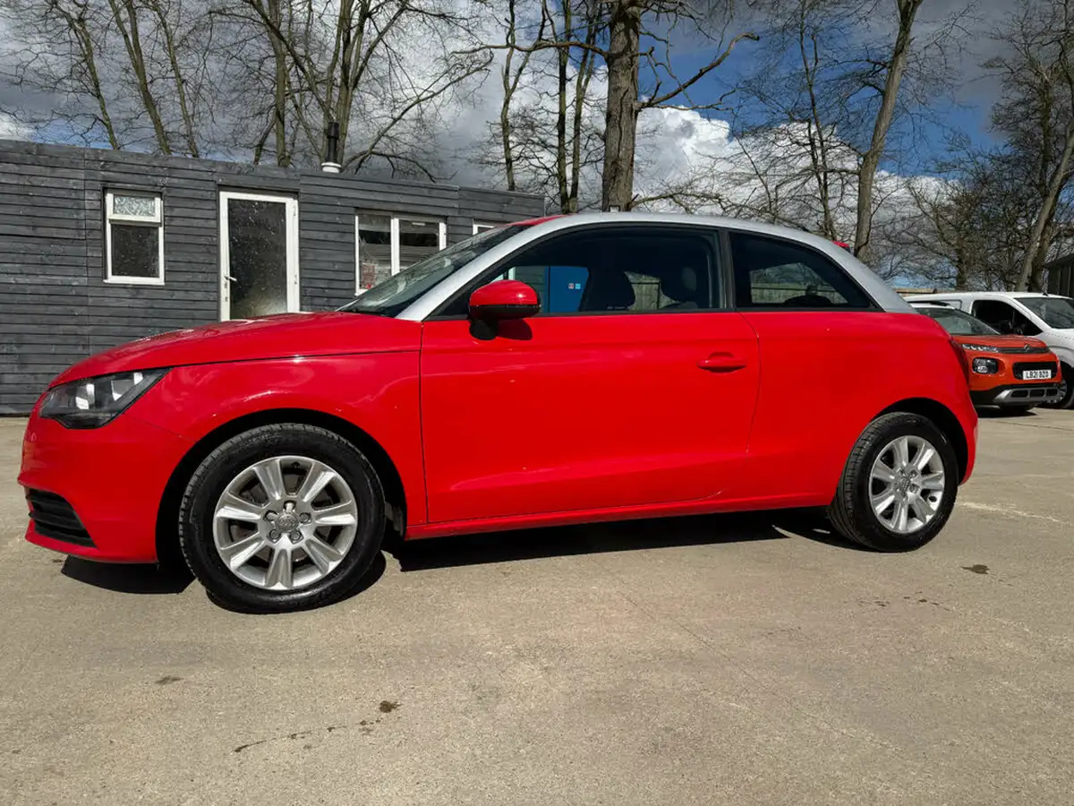 2011-audi-a1-16td-se-hatchback-3d-big-6