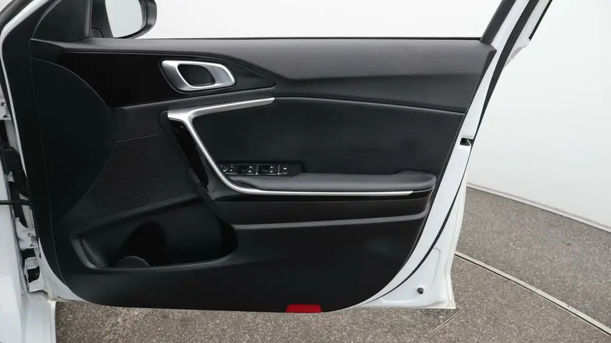 2022-kia-ceed-15-t-gdi-gt-line-big-15