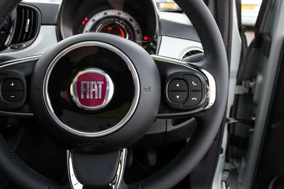 2022-fiat-500-10-dolcevita-big-19