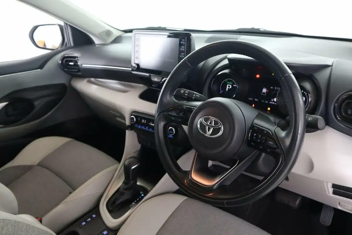 2021-toyota-yaris-15-vvt-i-excel-big-8