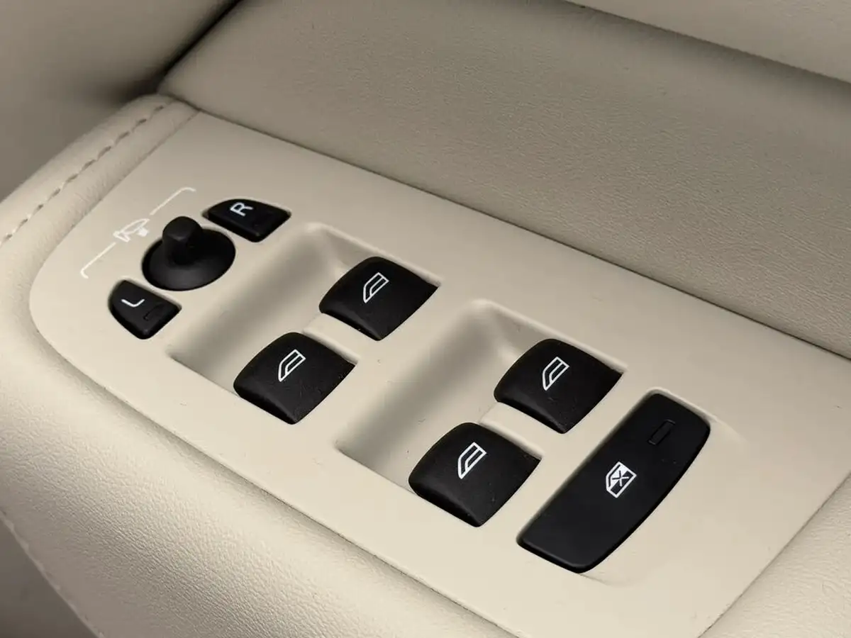 2021-volvo-xc60-20-t6-inscription-340bhp-big-24