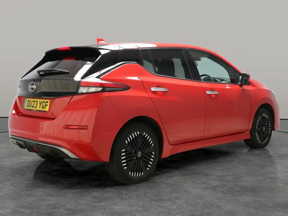 2023-nissan-leaf-e-e-tekna-59kwh-big-7