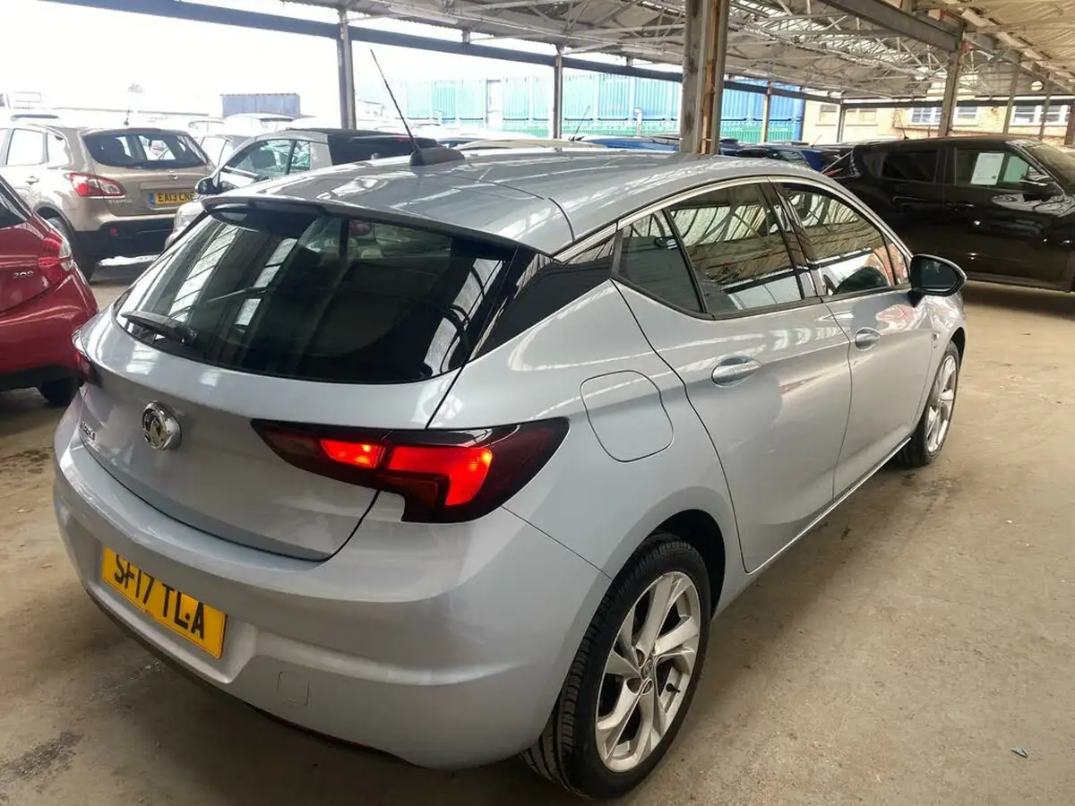 2017-vauxhall-astra-14i-sri-hatchback-big-6