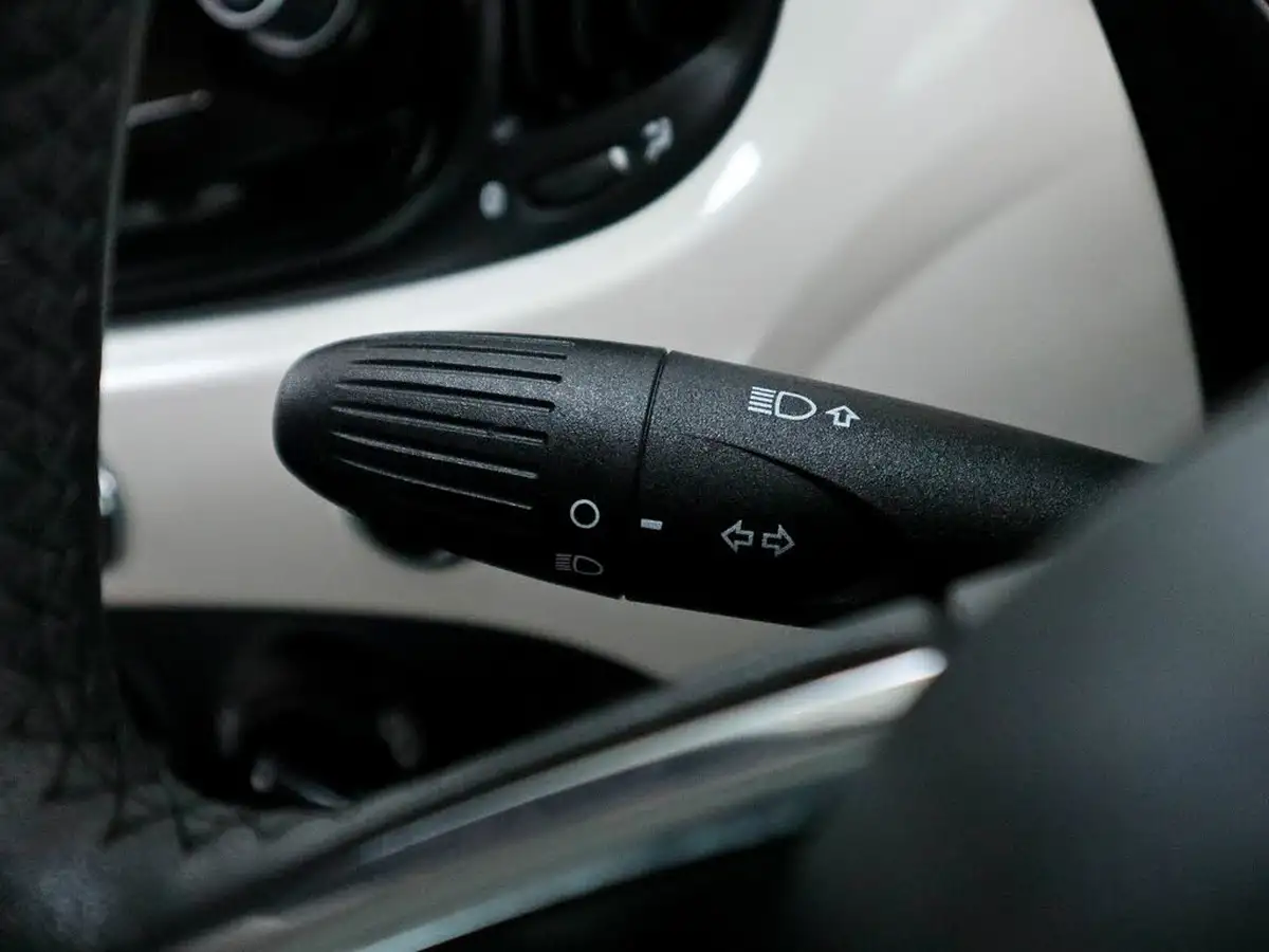 2018-fiat-500-12-lounge-dualogic-big-33