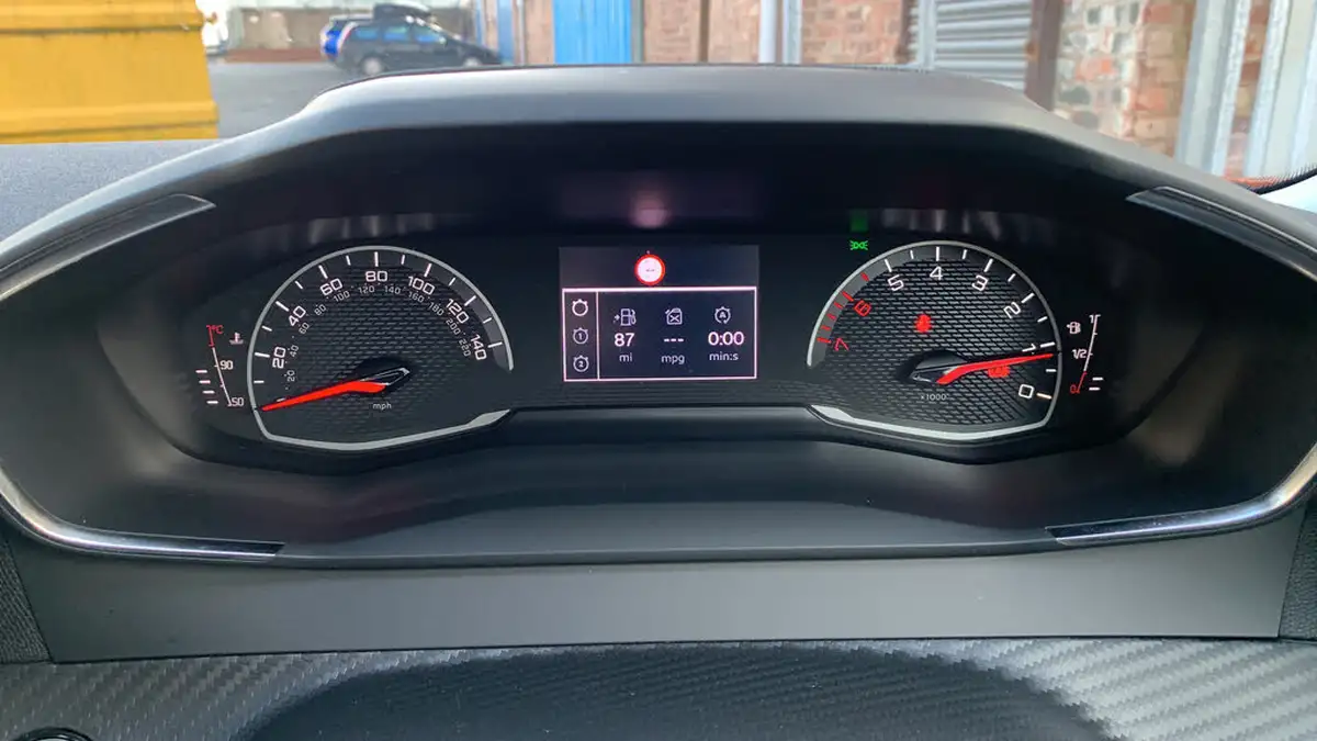 2022-peugeot-2008-suv-12-puretech-active-premium-big-12