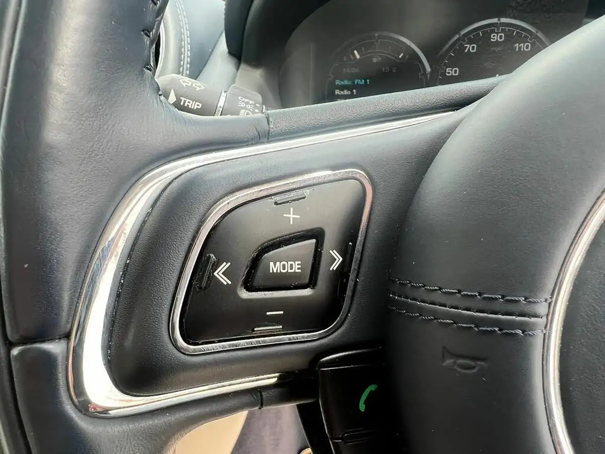 2011-jaguar-xj-series-30td-xj-portfolio-swb-big-57
