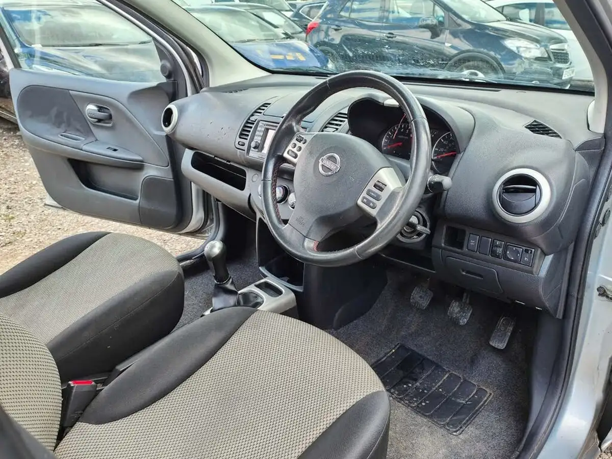 2011-nissan-note-14-n-tec-big-37