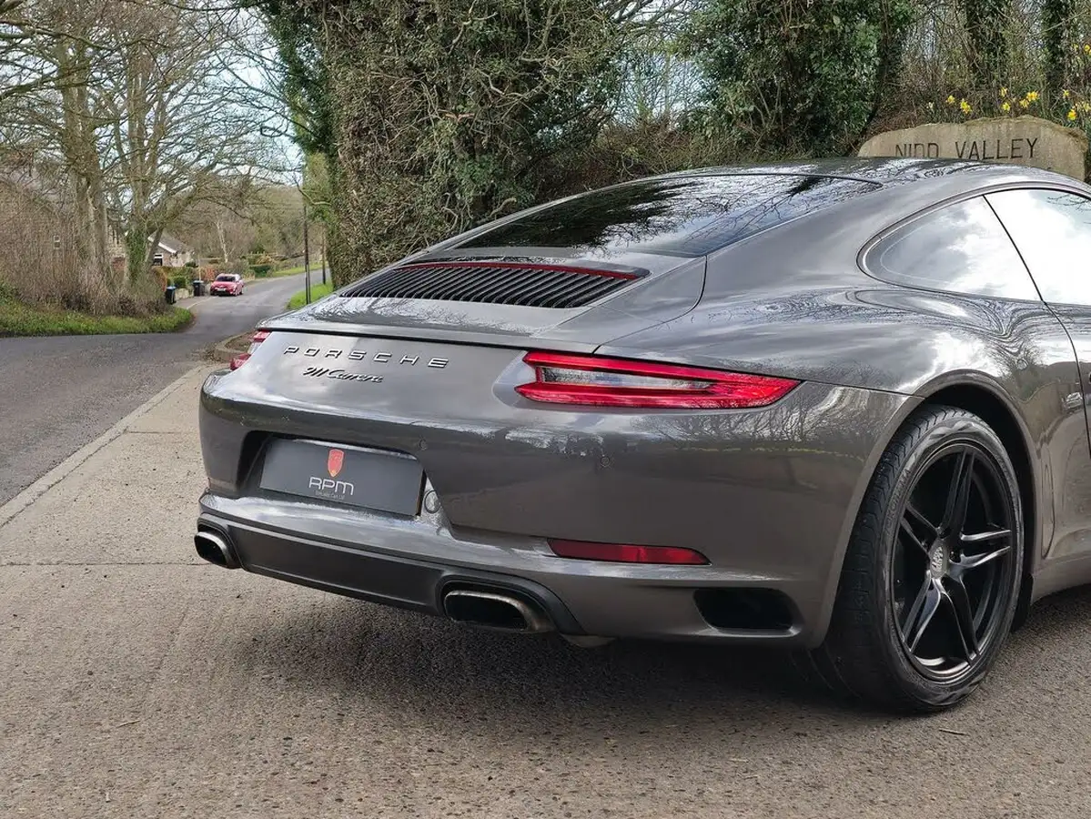 2017-porsche-911-30-carrera-coupe-big-9