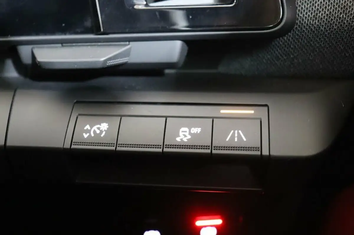 2022-renault-megane-e-tech-e-techno-big-24