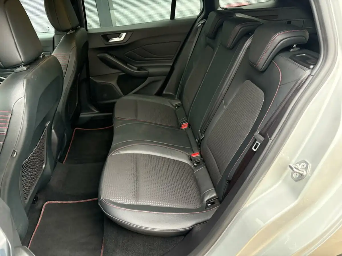 2019-ford-focus-10t-st-line-x-estate-big-28
