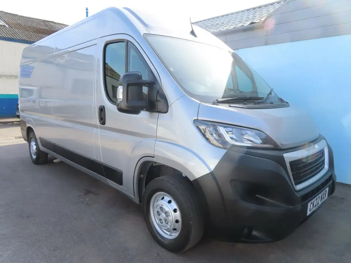 2022-peugeot-boxer-22-bluehdi-professional-335-l3-h2-panel-big-8