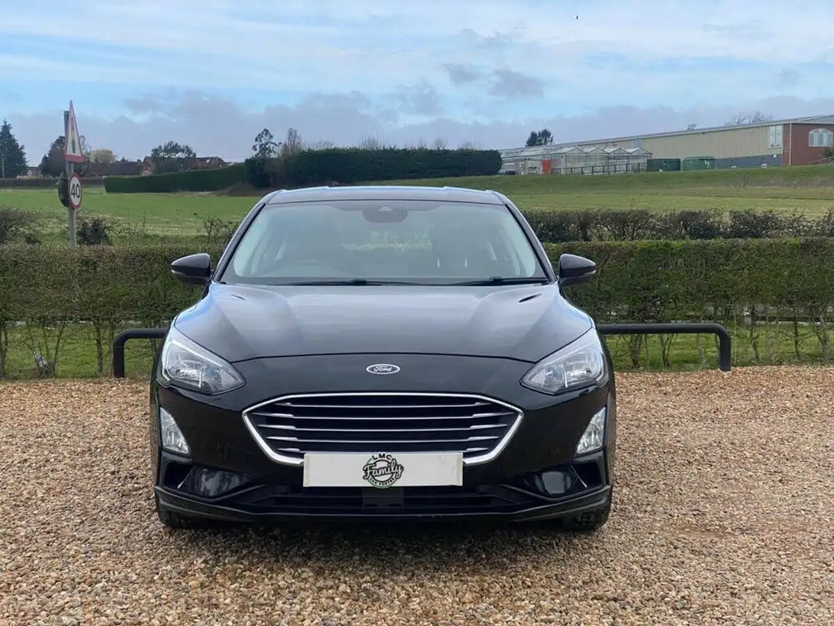 2019-ford-focus-10t-titanium-hatchback-big-1