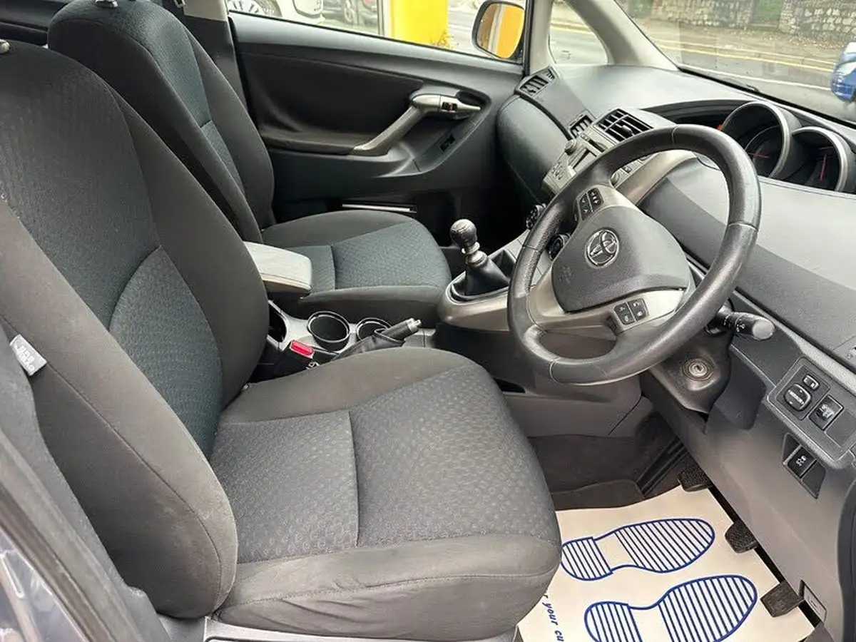 2009-toyota-verso-18-tr-big-10