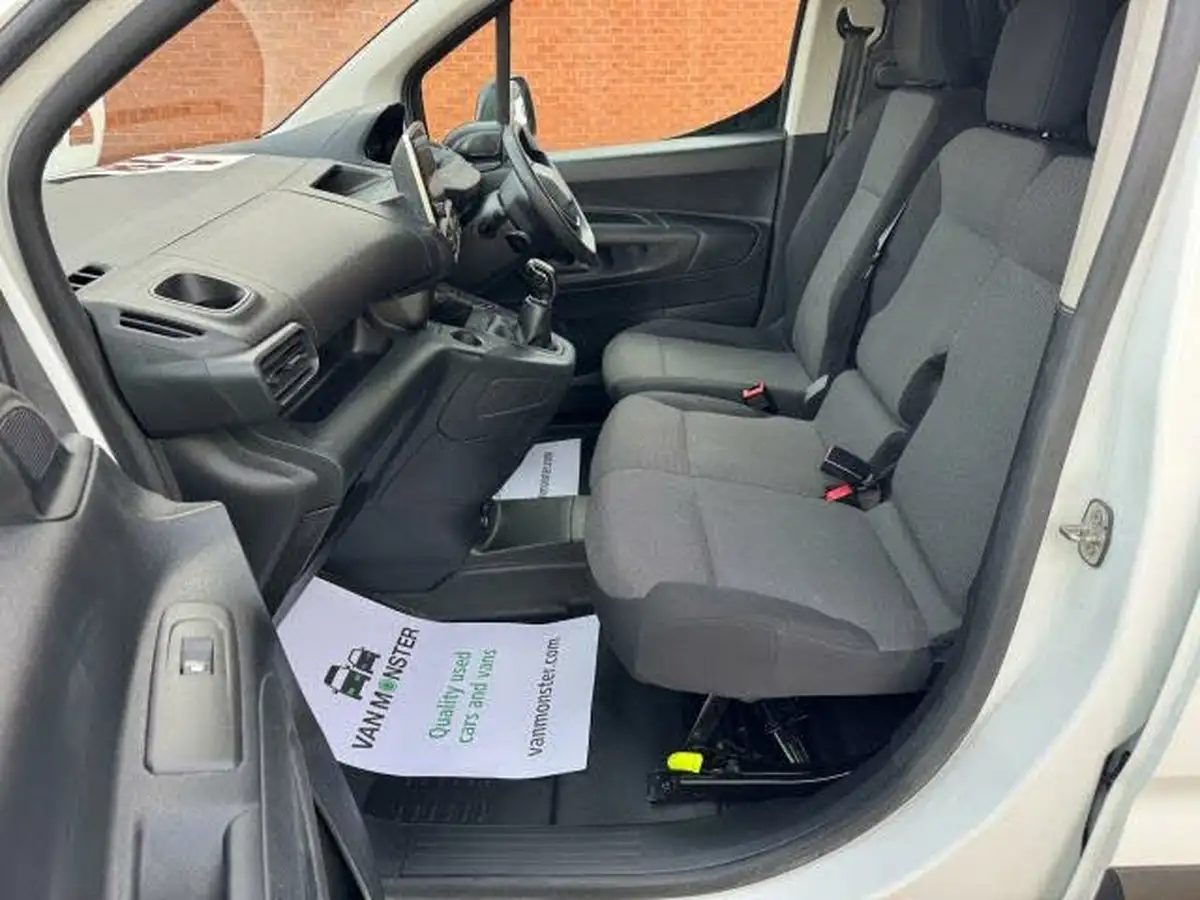 2020-peugeot-partner-15-bluehdi-1000-professional-100ps-eu6dt-panel-big-27