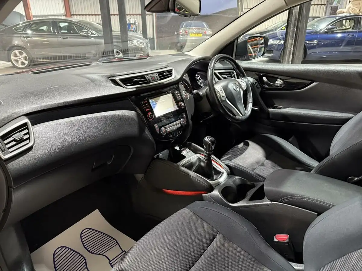 2014-nissan-qashqai-15dci-acenta-premium-big-8