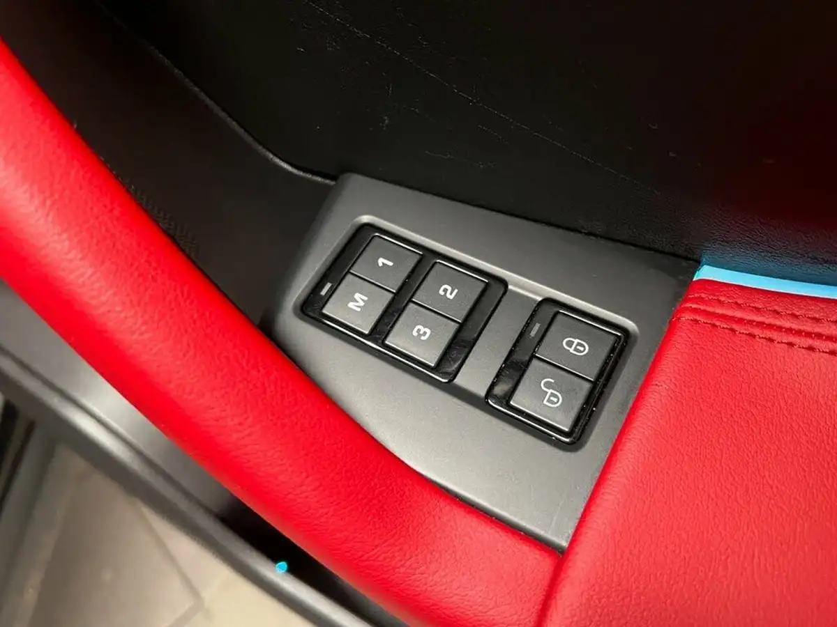 2019-jaguar-f-pace-50-v8-sc-svr-ss-big-33