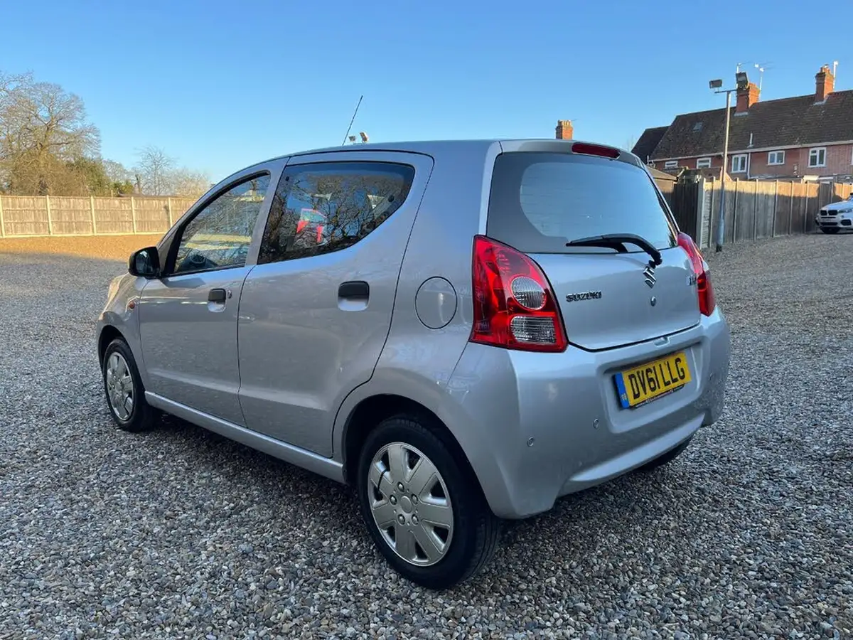 2011-suzuki-alto-10-sz2-big-4