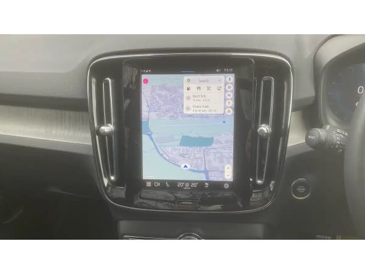 2024-volvo-xc40-20-b4-ultra-bright-big-30
