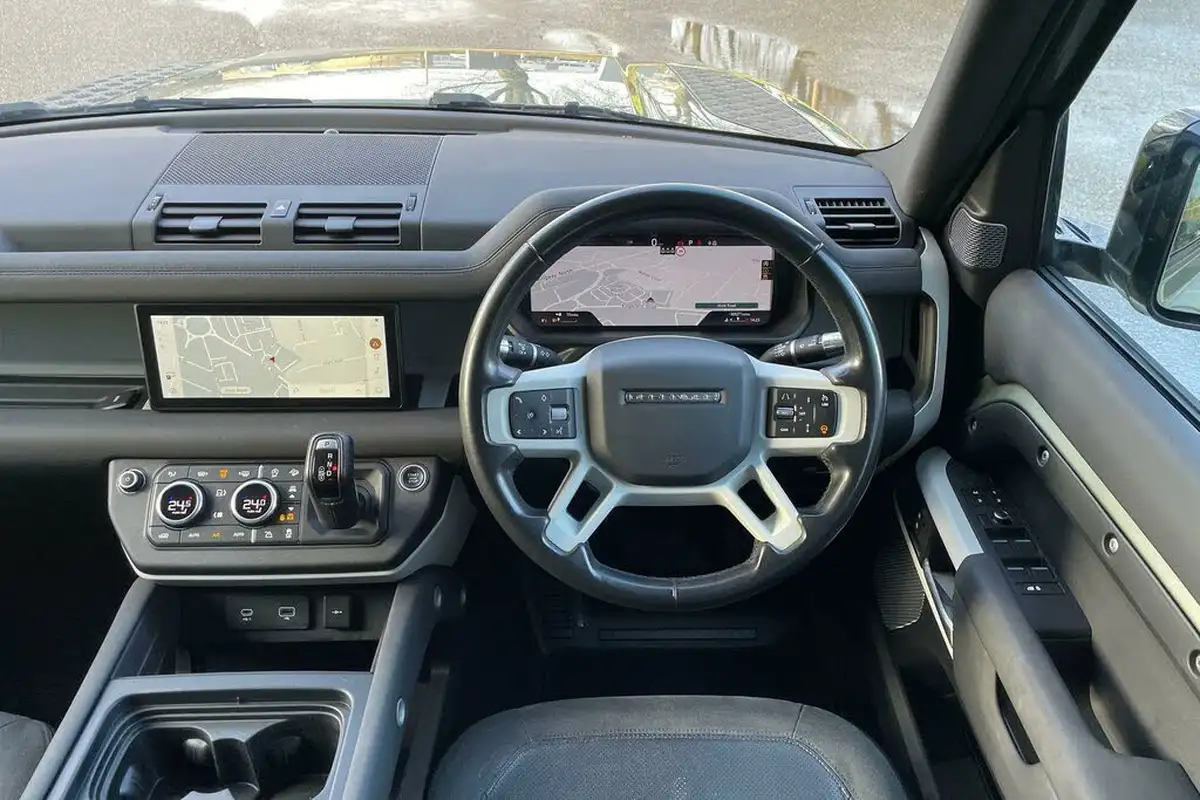 2020-land-rover-110-defender-20-p300-se-110-big-11